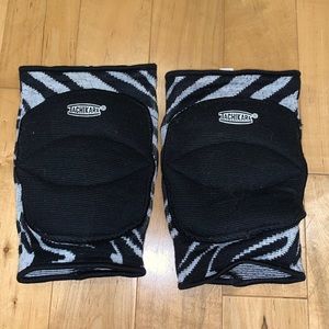 Tackikara zebra print knee pads
